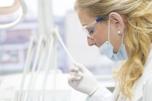 Kiedy i gdzie wykonać endodoncję mikroskopową